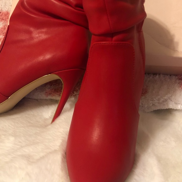 Gorgeous Just Fab Zelda booties in Red - Picture 3 of 6